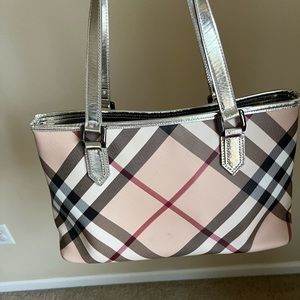 Burberry purse